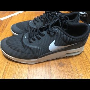 black gym shoes